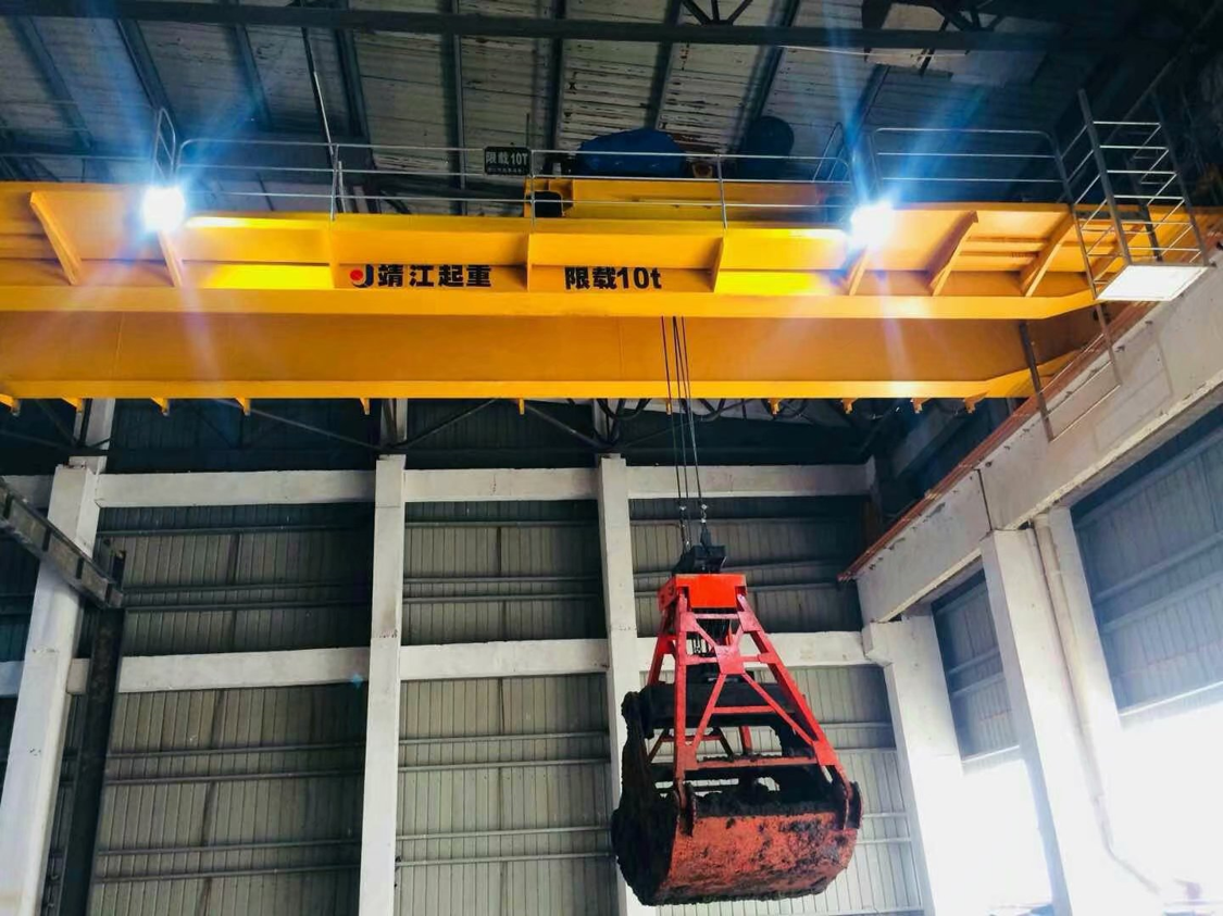 抓斗起重機圖.png